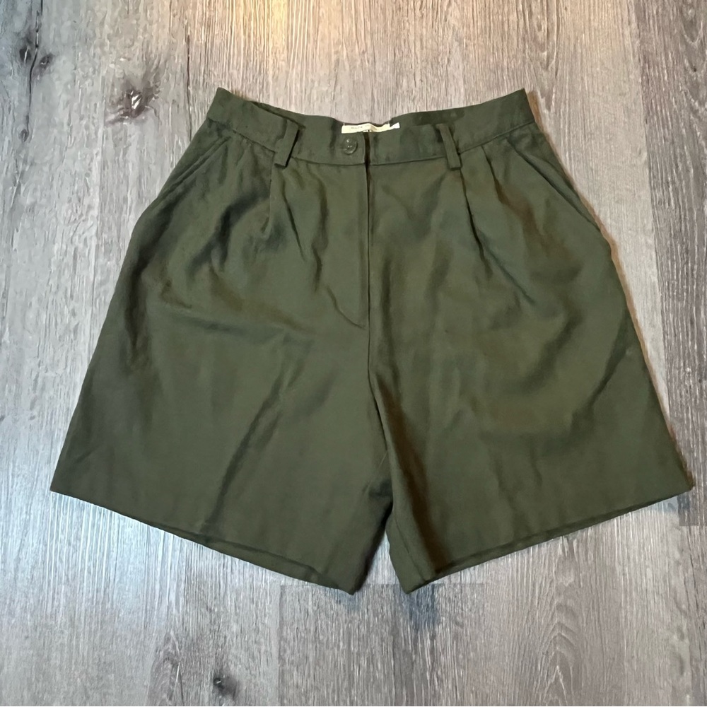 Vintage Sisley Italian 100% Virgin Wool Military Green Pleated Shorts Size 28